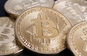 为什么比特币价格在每周收盘前飙升至7,000美