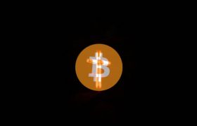 大规模公牛奔跑的比特币黄金十字架提示