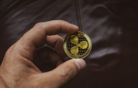 亚当·巴克的新推文再次声称XRP是一个过时的骗局