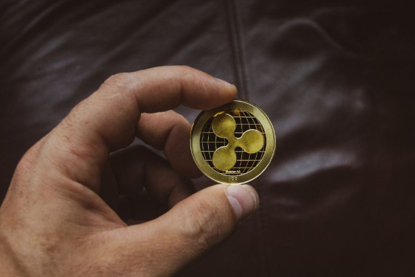 亚当·巴克的新推文再次声称XRP是一个过时的骗局