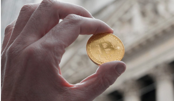 华尔街玩家关注比特币的安全性和波动性