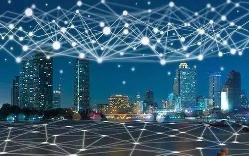 区块链人才培养特点有哪些?2021年如何成为一个区块链工作人才?想知道区块链领域的职业范围是什么?如何成为区块链专业人士?本文将讨论最佳职位,以及如何成为熟练的专业人员。 目录 1.谁是区块链专家? 2.最佳职务和职责 3.如何成为区块链专家? 1.谁是区块链专家? 区块链专家是一位对区块链技术有深刻理解并可以为企业构建基于区块链的应用程序的人。熟练的人员在基于区块链的平台上具有实践经验,能够开发智能合约,并且深刻地了解各种编程语言。专业人员提供管理支持,管理区块链项目,定义技术方面,并基于区块链技术制定业务模型。 2.最佳职位和技术技能 目前对区块链专业人员的需求正在飙升,或者我们可以说他们的薪水已经超出了图表。招聘人员正在寻找对区块链技术有深刻了解的熟练专业人员。以下是一些最抢手的职业列表。 区块链开发人员 区块链开发人员的需求量很大,并且发现与其他IT专业人员相比,他们的薪水相对较高。在这个熟练的专业下,已经发现Hyperledger开发人员,Corda开发人员和Quorum开发人员都是以金钱为导向的工作。 超级账本开发人员 如今企业正在利用Hyperledger技术来增强内部数据的完整性,并为其组织寻求低成本解决方案,从而为Hyperledger开发人员创造了充足的机会。 Corda开发人员 另一方面,Corda正吸引企业的广泛关注,因为技术有助于通过私有安全网络进行业务交易,从而为Corda开发人员铺平了道路。 仲裁开发人员 Quorum是另一种流行的基于区块链的技术,Quorum是专门为商业用例设计的企业区块链平台。Quorum被认为是需要对私有交易进行高速和高吞吐量处理的应用程序的理想平台。随着技术的不断发展,QuorumDevelopers的薪水正在飙升。 区块链架构师 我们谈论了很多关于区块链开发人员的事情。现在让我们专注于区块链领域中的另一个高技能专业,那就是区块链架构师。 BlockchainArchitects使用Blockchain技术为其客户提供端到端解决方案,并帮助制定总体的Blockchain生态系统参与策略。他对区块链架构工具有深入的了解,了解区块链架构的业务组件,区块链架构的技术要素,如何将需求转换为功能等。 现在由于我们已经了解了最高职位的角色,所以让我们简要地了解一下区块链专家具有哪些技术技能? 一个应该是: 熟练使用各种流行的编程语言,例如Python,JavaScript,Java,Solidity等。 能够根据业务需求设计或开发任何种类的基于区块链的解决方案。 深入了解区块链基础架构以实施区块链解决方案。 对Hyperleder,Corda,Quorum等区块链平台有扎实的了解。 必须知道如何开发智能合约。 了解密码术如何使您的系统安全。 除了上述要点外,还必须了解区块链DevOps工具,去中心化和分布式账本,并深刻学习区块链标准及其生态系统。 3.如何成为区块链专家? 如果您决定将自己的职业生涯投入到区块链领域,那么让我告诉您您做出了一个绝佳的选择。目前,区块链专家的薪水已经超出了图表。但是,要在此领域建立事业可能是艰巨的,因为您必须获得有关区块链技术的丰富功能和实践知识。但是只要您有一点兴趣和深厚的指导,您就可以塑造自己以填补市场上的一些重要职位。 专业认证可以证明对为您带来丰厚的职业生涯是有益的。区块链委员会提供的认证可以使您与其他专业人士脱颖而出,表明您在理解和表现专业方面表现出坚定的承诺。 一个全球认可的在线平台提供在线培训和认证课程,特别是在区块链和加密领域。您可以从专门的BlockchainCouncil平台获得的高级培训和知识可以为您提供有关工具和策略的全面知识,并可以帮助您增加薪水。 区块链专家是目前最好的职业之一。技术在不断发展,其用例遍及经济的各个领域,这表明区块链将继续存在。随着技术的进步,它为希望成为区块链专家的人们创造了巨大的就业机会。但是如果没有专业认证,这将非常困难。