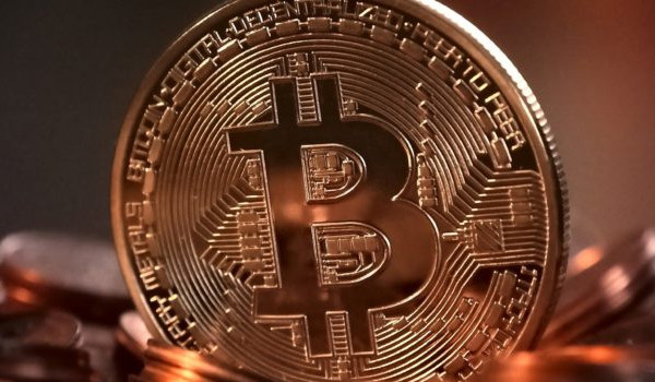 比特币价格突破了58K美元大关,几乎已经超过了1万亿美元大关