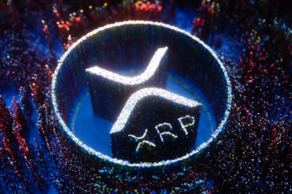 XRP币价格跌落导致结局,也形成对称的三角形